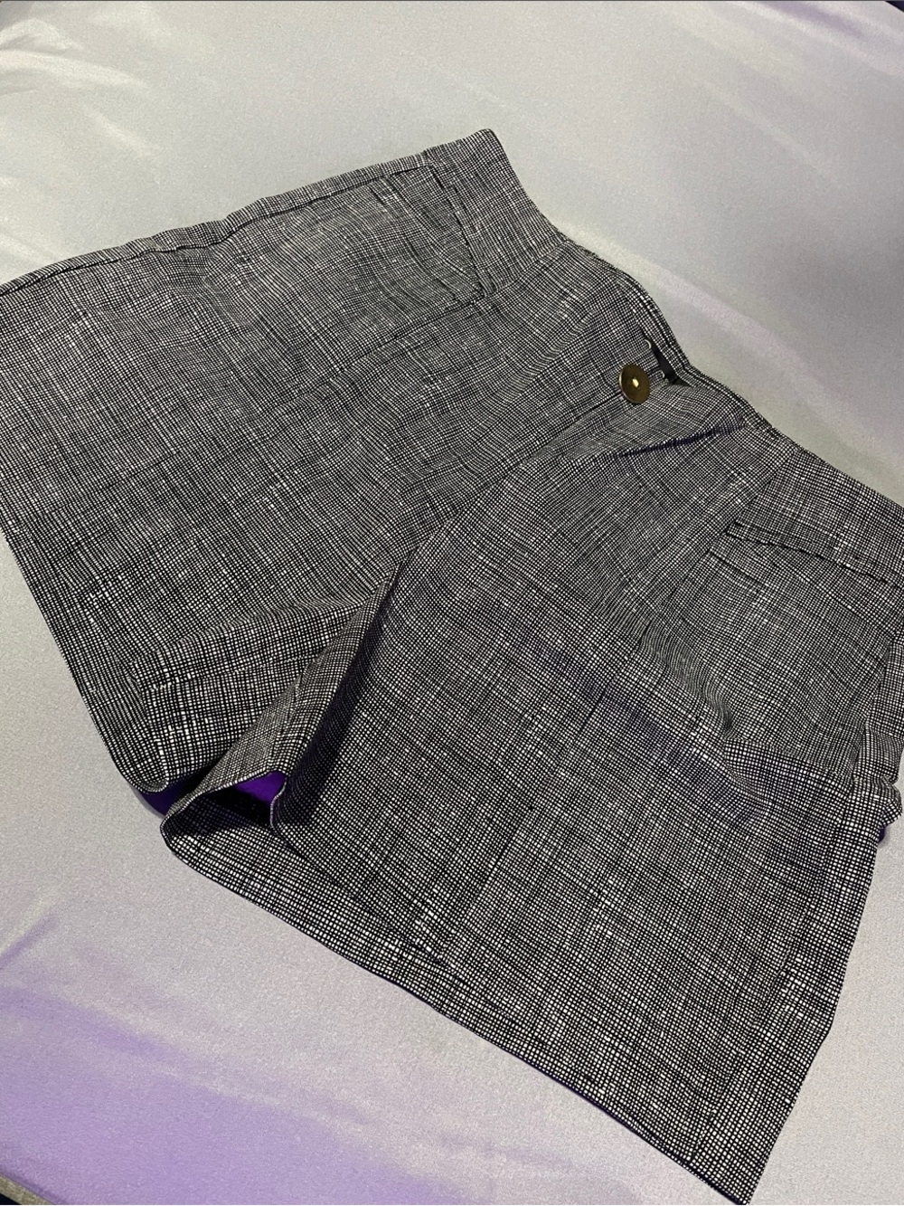 Versona Black & White Crosshatch Women's Shorts with Button